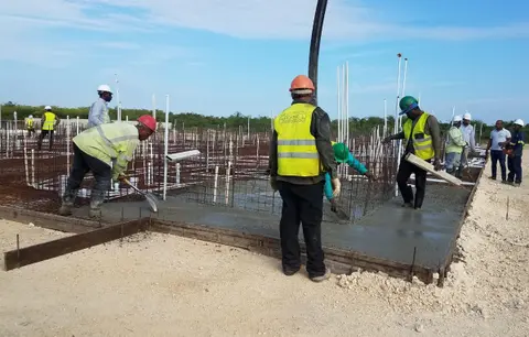 Ministerio de Trabajo anuncia aumento del 20 % en el salario mínimo del sector construcción aprobado en el CNS