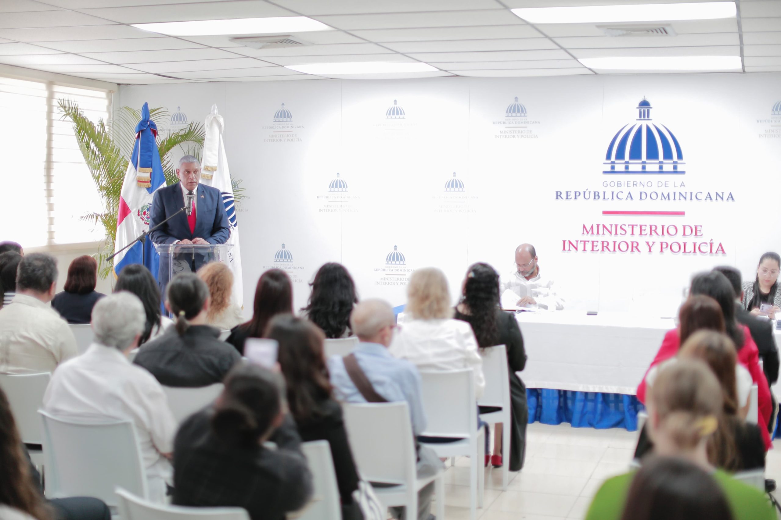 Extranjeros nacionalizados se comprometen a trabajar por la soberanía nacional