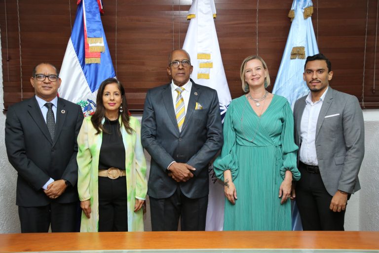 Contraloría General de la República establece repositorio digital completo de contratos en alianza con el PNUD