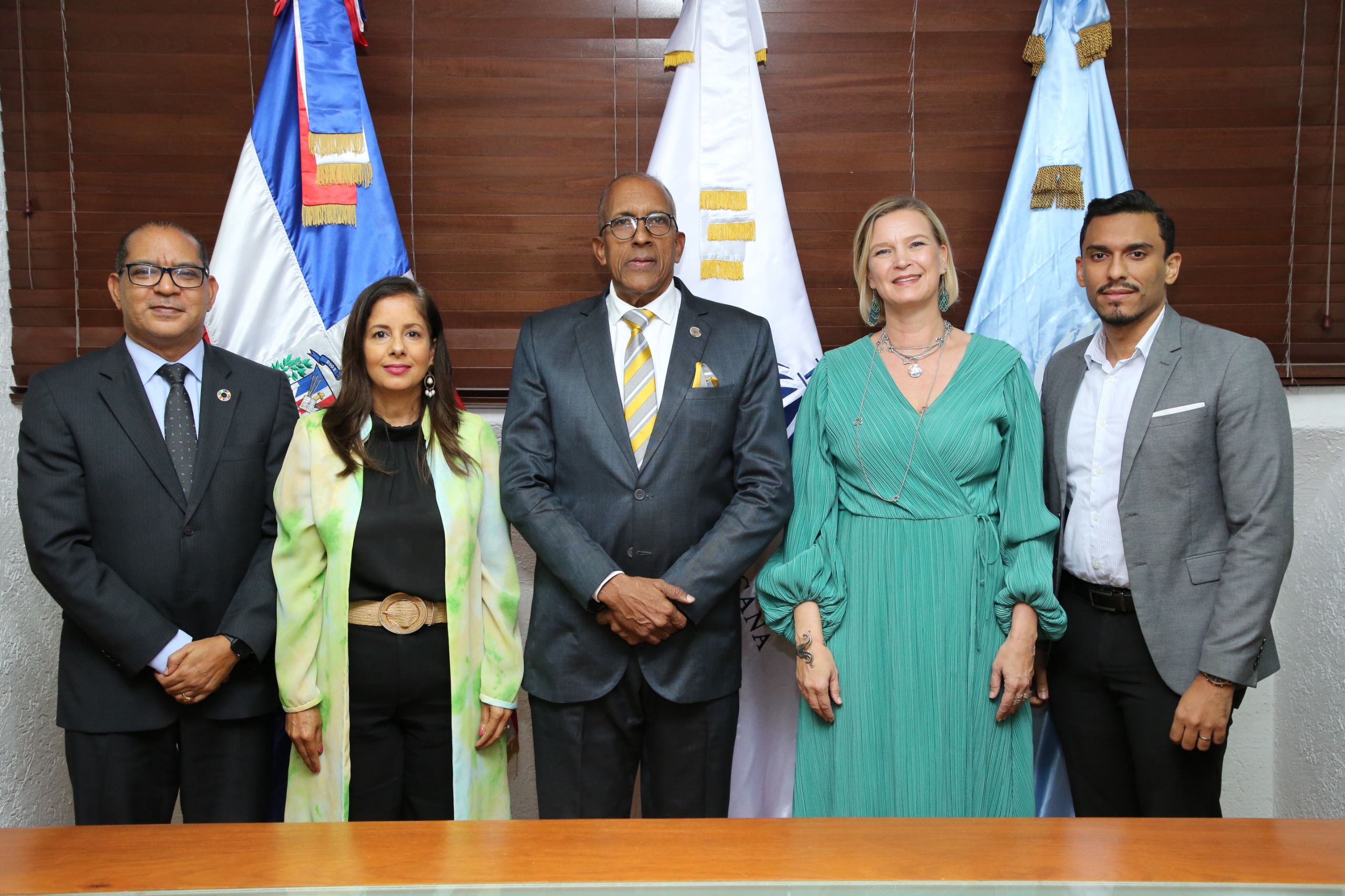 Contraloría General de la República establece repositorio digital completo de contratos en alianza con el PNUD