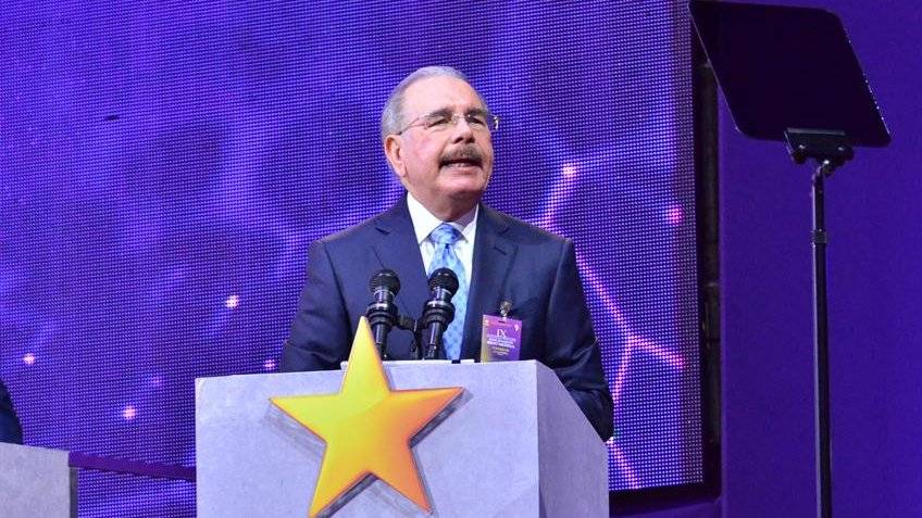 Danilo Medina acusa al Gobierno del PRM de sumir al país en el caos y deteriorar los servicios públicos