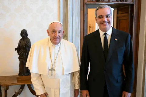 El Papa Francisco recibe al Presidente Abinader y promete visitar la República Dominicana