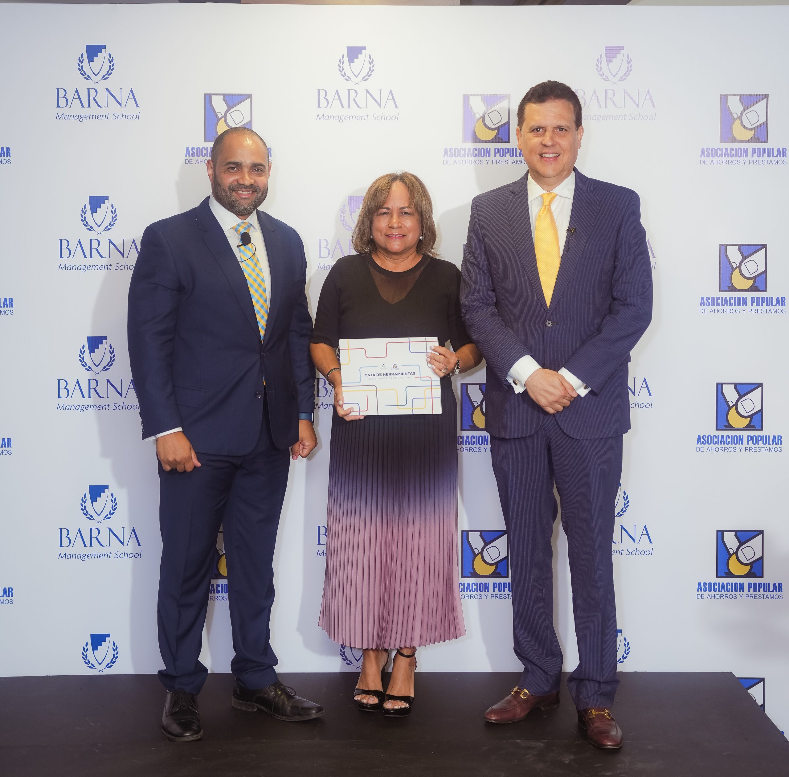 APAP Lanza el Libro "Caja de Herramientas para PyMES" en Colaboración con BARNA Management School