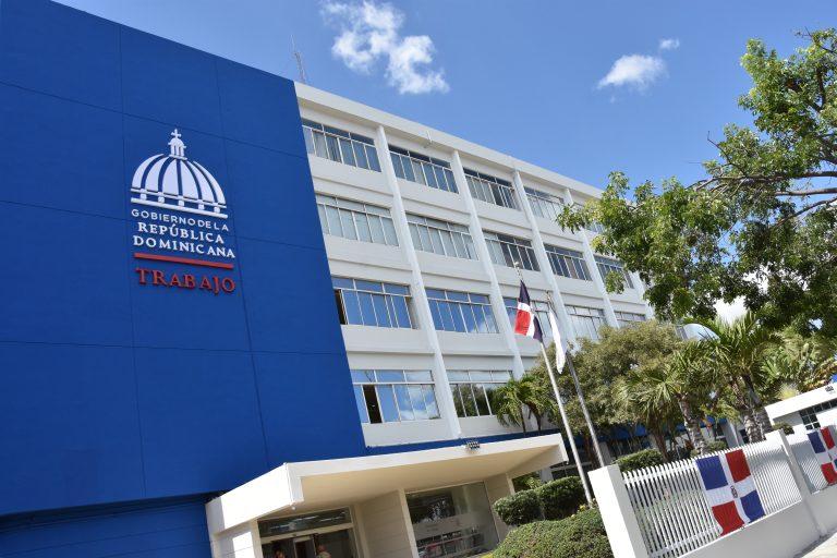Inicia el diálogo tripartito para el aumento salarial en 2025