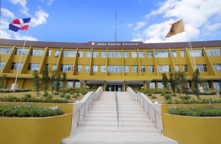 JCE y Hermandad de Veteranos impulsan centro de expedición de documentos