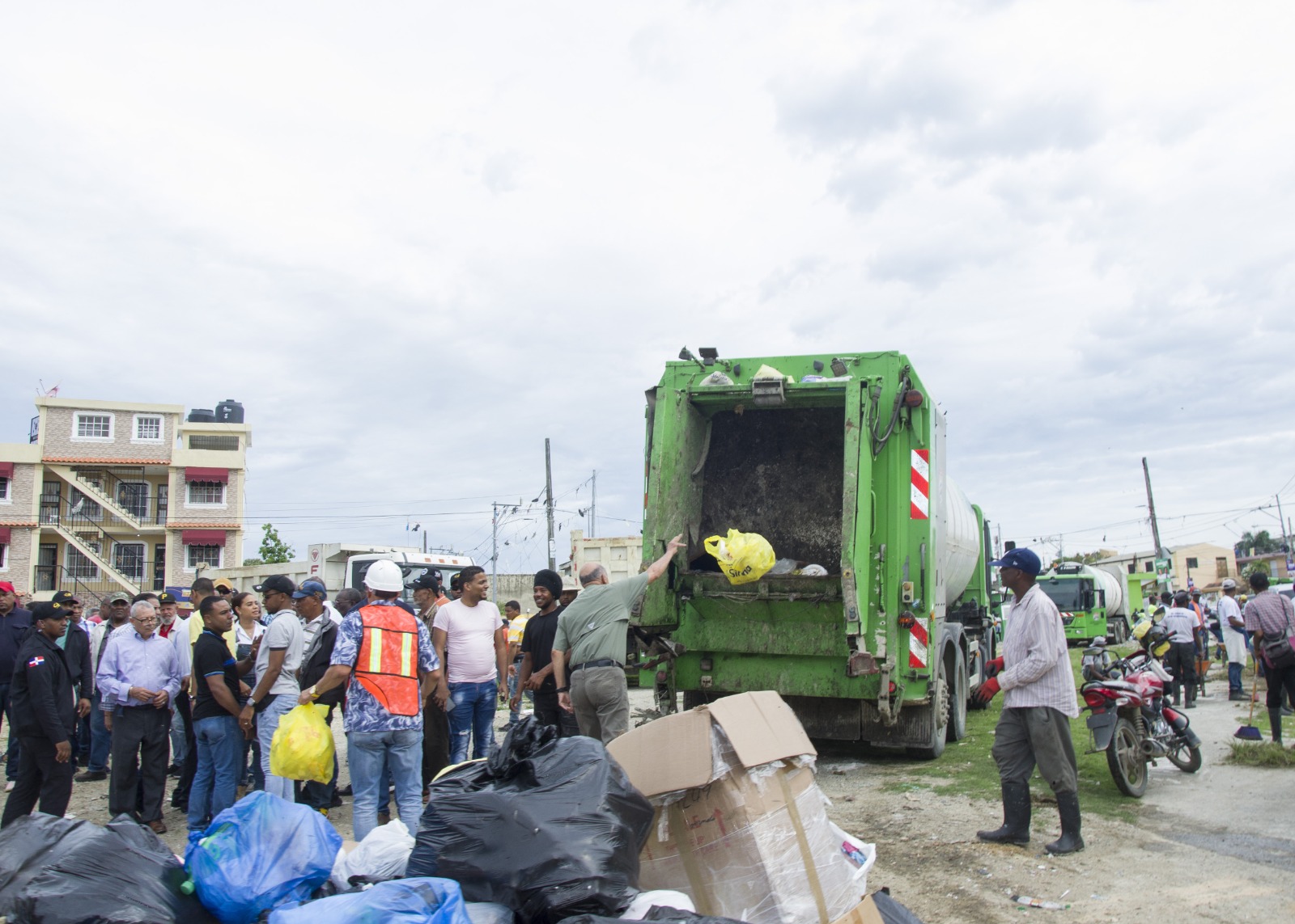 Continúa "Gran operativo de limpieza" en Guaricanos y Villa Mella impulsado por alcaldía SDN