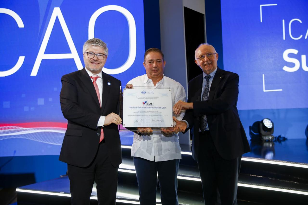 OACI reconoce al Director General del IDAC por la Excelente Organización del Simposio GISS 2024