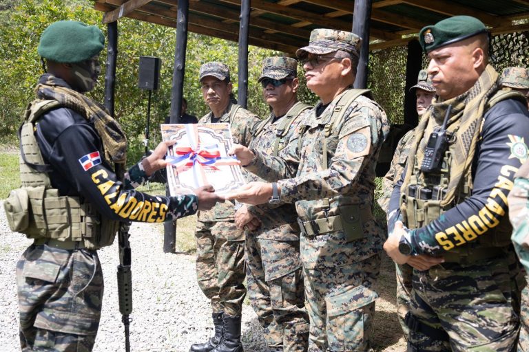 El evento contó con la presencia del Subcomandante del Ejército, el Comandante de la 2da. Brigada de Infantería, ERD, el Oficial Auxiliar de Inteligencia G-2, así como otros miembros del Estado Mayor Coordinador de la Institución.