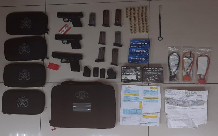 Operativo Conjunto Policía, MP y Aduanas Incautan Armas y Municiones Provenientes del Exterior