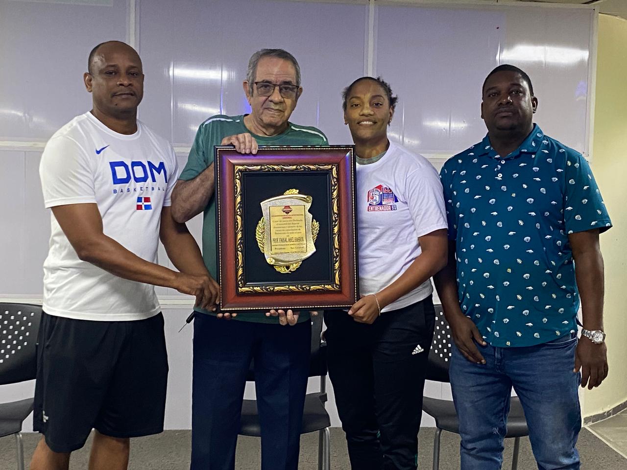 ABADINA Honra a Faisal Abel Hasbún por su Legado en el Baloncesto Dominicano