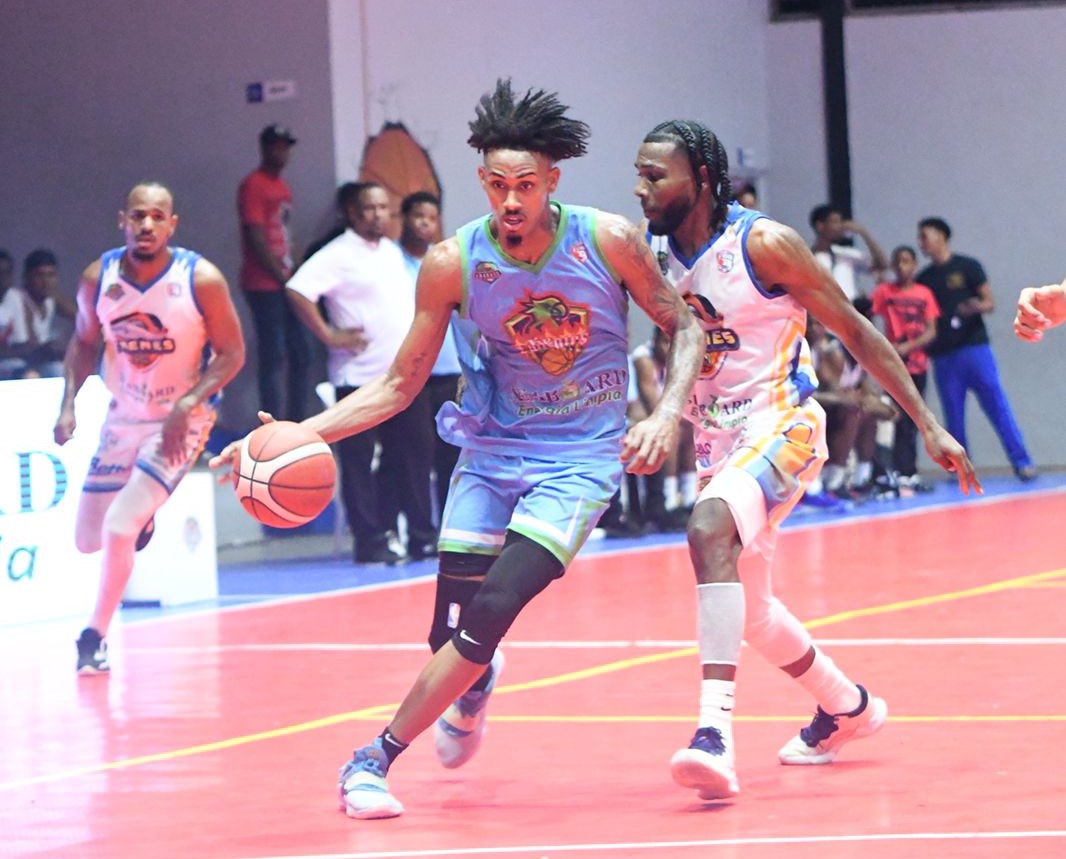Los Loros Calientes toman la delantera en la serie final del TBS Provincia de Santo Domingo