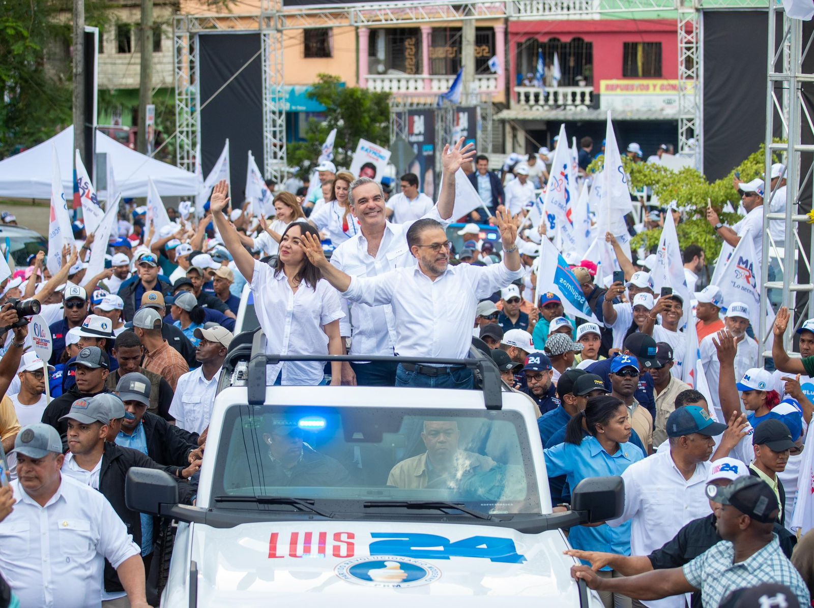 Abinader y el PRM cerrarán campaña con 32 caravanas simultáneas