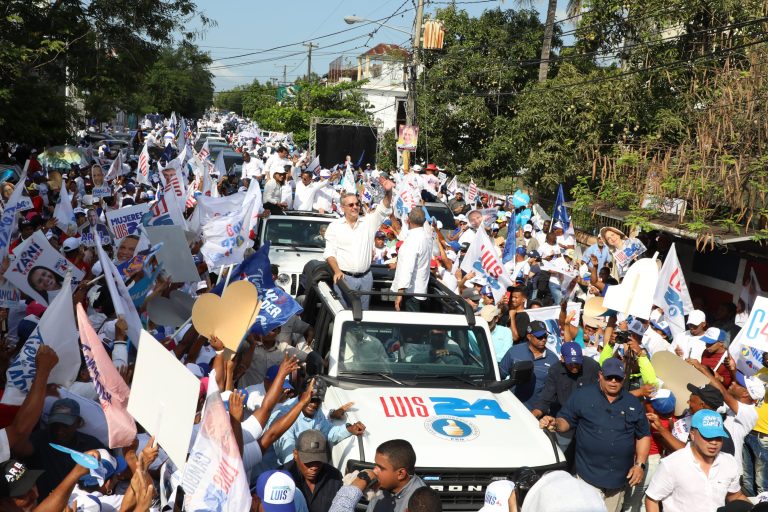 Luis Abinader encabeza marchas caravanas en Duarte y Hermanas Mirabal en cierre de campaña electoral