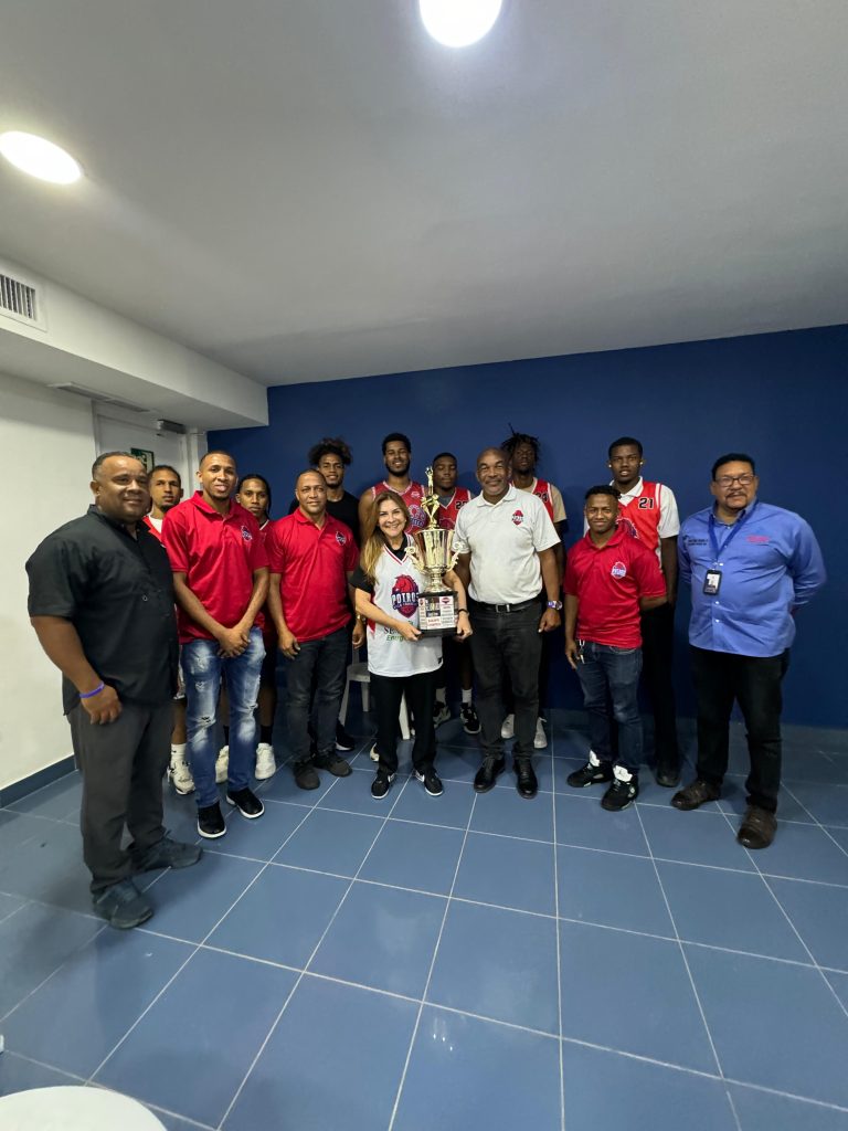 Club Villa Francisca lleva a Carolina Mejía Trofeo de Campeones del III Torneo de Baloncesto