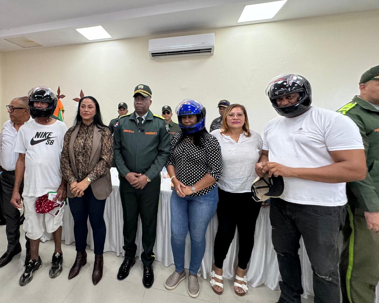 General Osoria de la DIGESETT lleva Programa de Seguridad Vial a Nagua