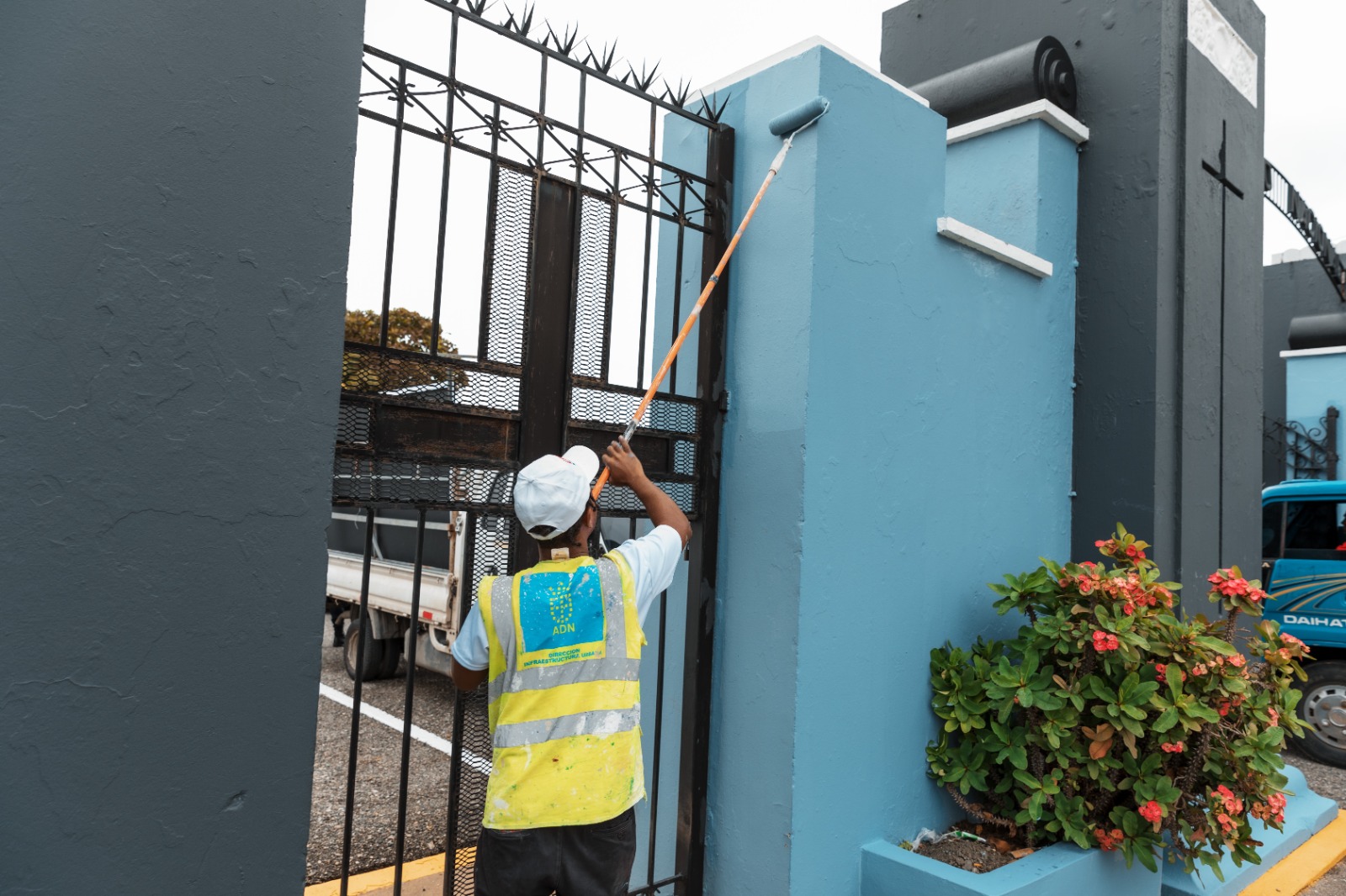 Preparativos en los Cementerios del Distrito Nacional para el Día de las Madres