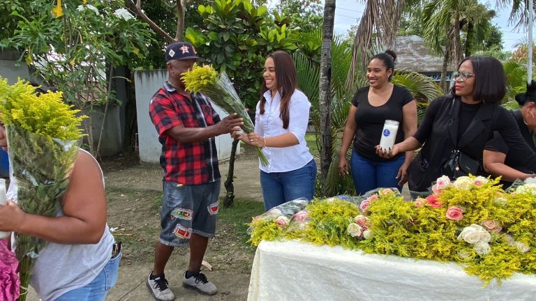 Alcaldesa Betty Gerónimo visita cementerios por el Día de las Madres
