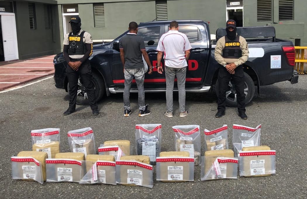 ERD y DNCD capturan a dos hombres en Azua con 119 libras de presunta marihuana