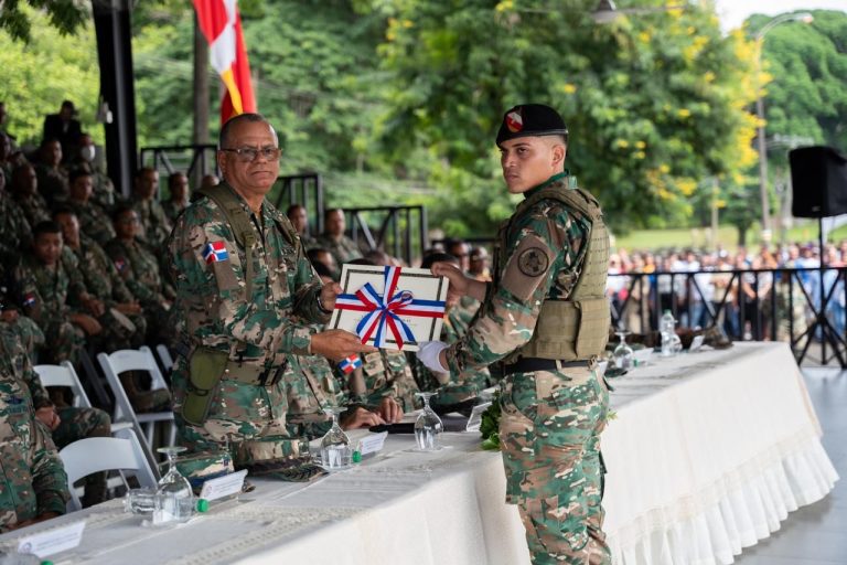 Ceremonia de Graduación del Ejército de República Dominicana: Fortalecimiento de la Institución con Nuevos Soldados y Líderes