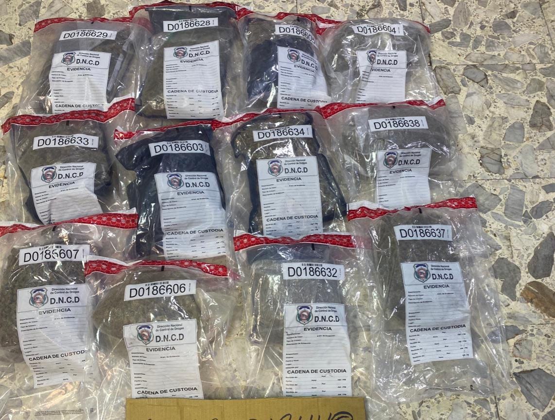 Confiscan 70 libras de marihuana camufladas en envíos de calzado y ropa en el Aeropuerto Internacional de Punta Cana