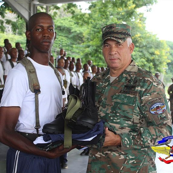 CESMET Equipa a Aspirantes de la 13va Promoción de Agentes de Seguridad para su Entrenamiento