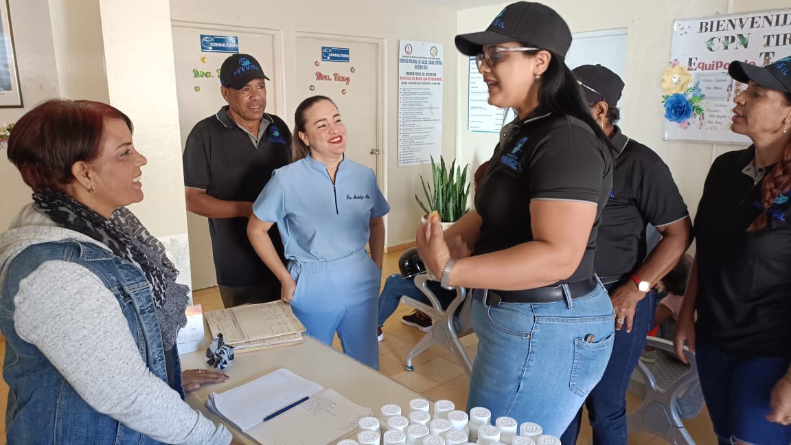 FRAVIGIL hace importante donativo a personas de escasos recursos en Tireo