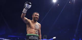 Lomachenko recupera el título mundial con una victoria por nocaut técnico sobre Kambosos Jr. en Australia