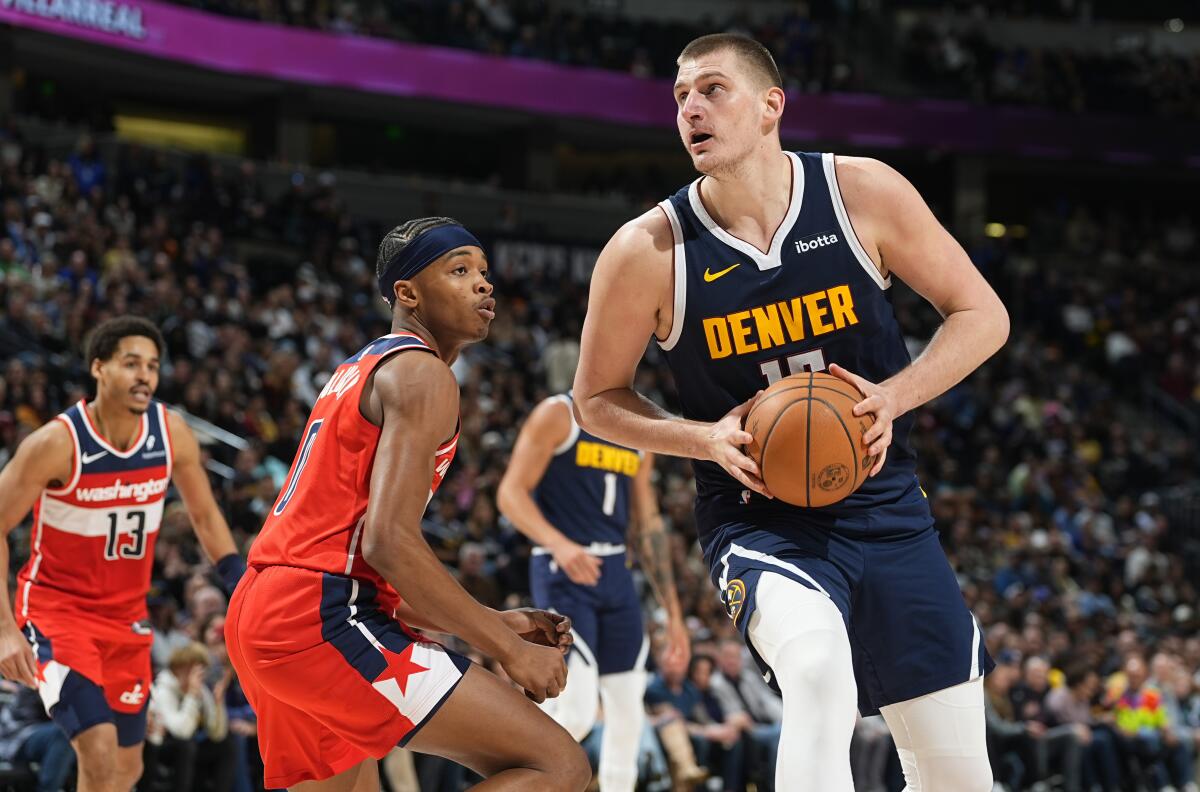 Los Nuggets empatan la serie 2-2 contra los Timberwolves liderados por Jokic y Gordon