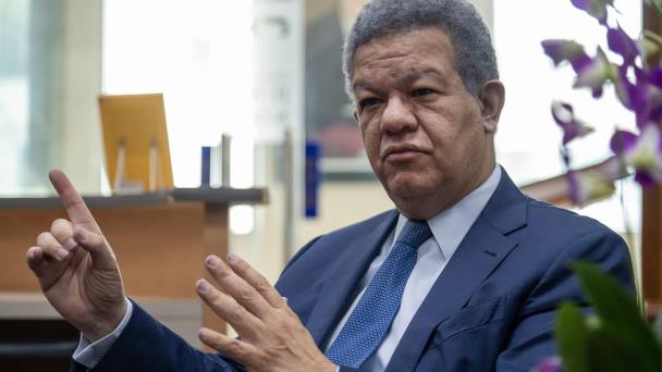 Leonel Fernández Retorna al País tras Actuar como Observador en Elecciones de Venezuela