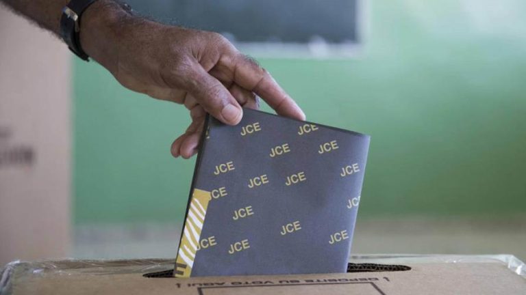 Abinader Ganaría en Primera Vuelta con Más de 60%, Según Gallup