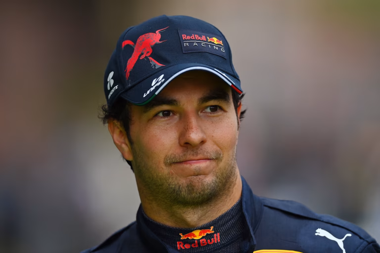 Sergio Pérez cierra una difícil temporada 2024 con un desafortunado retiro en Abu Dhabi