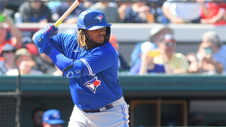 Vladimir Guerrero Jr. Imparable: Lidera a los Azulejos en Victoria sobre los Yankees