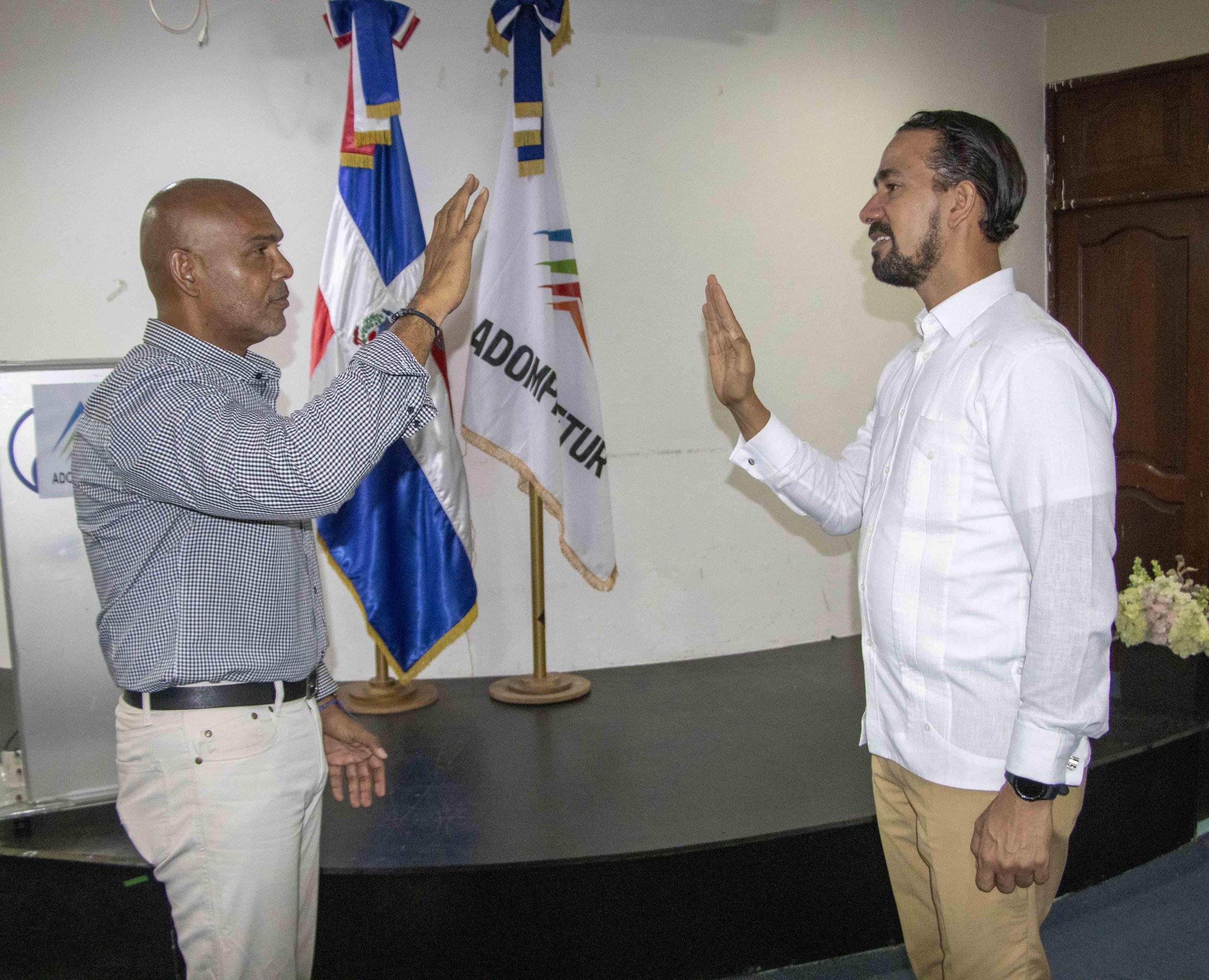 Adompretur da la bienvenida a nuevos comunicadores en Santo Domingo
