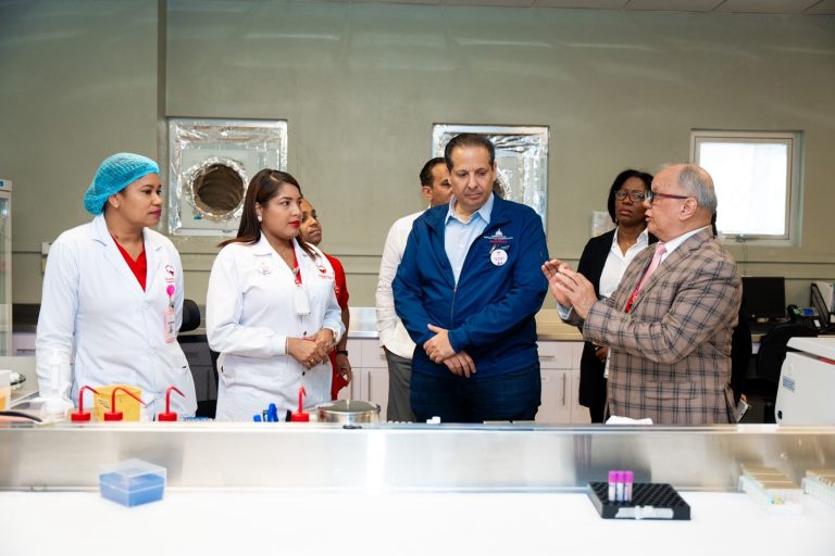 Ministro de Salud Pública, Víctor Atallah, Fortalece Compromiso con Donación de Sangre en Visita al Hemocentro Nacional