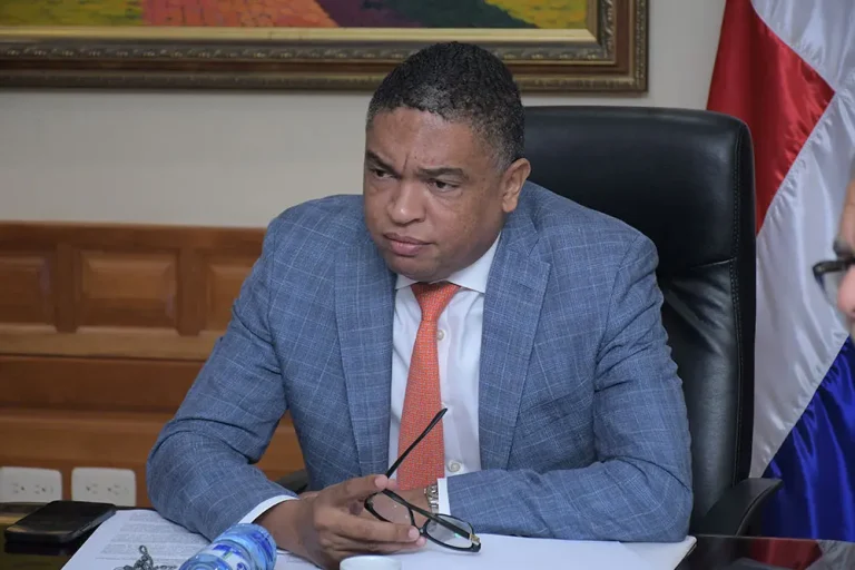 Yván Lorenzo anuncia aspiraciones a la Secretaría General PLD