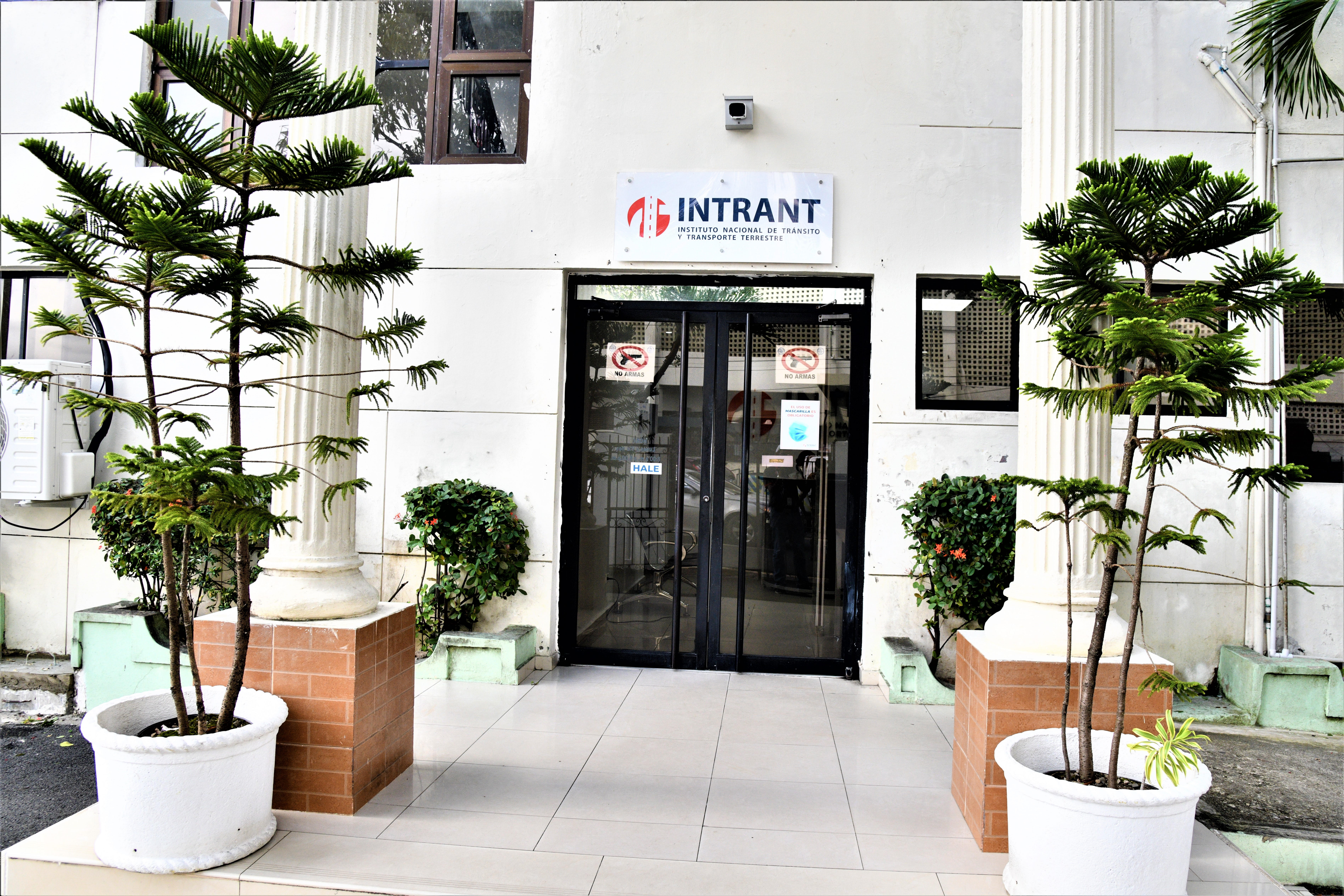 Intrant toma medidas disciplinarias contra colaborador por violar ley de tránsito