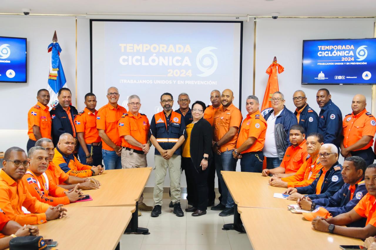 Defensa Civil Prepara Plan Operativo para Temporada Ciclónica 2024