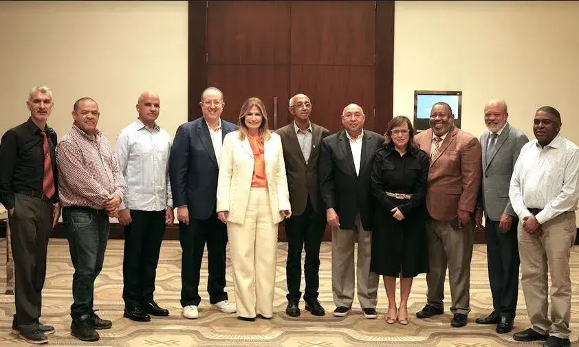 Adopron Alerta Sobre Impacto Negativo de Carga Tributaria al Ron en la Economía Dominicana