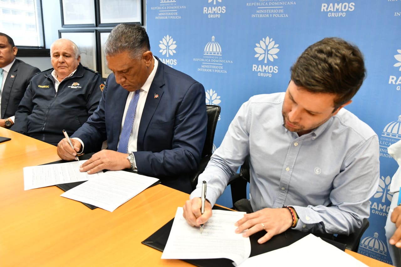 Bomberos obtienen nuevos beneficios con descuentos en La Sirena y Sirena Market