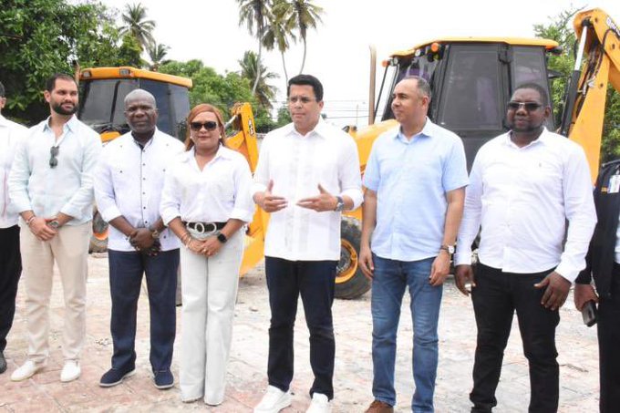 Ministro de Turismo inicia reconstrucción de Plaza Marcelino Marte (Canito) en San Pedro de Macorís