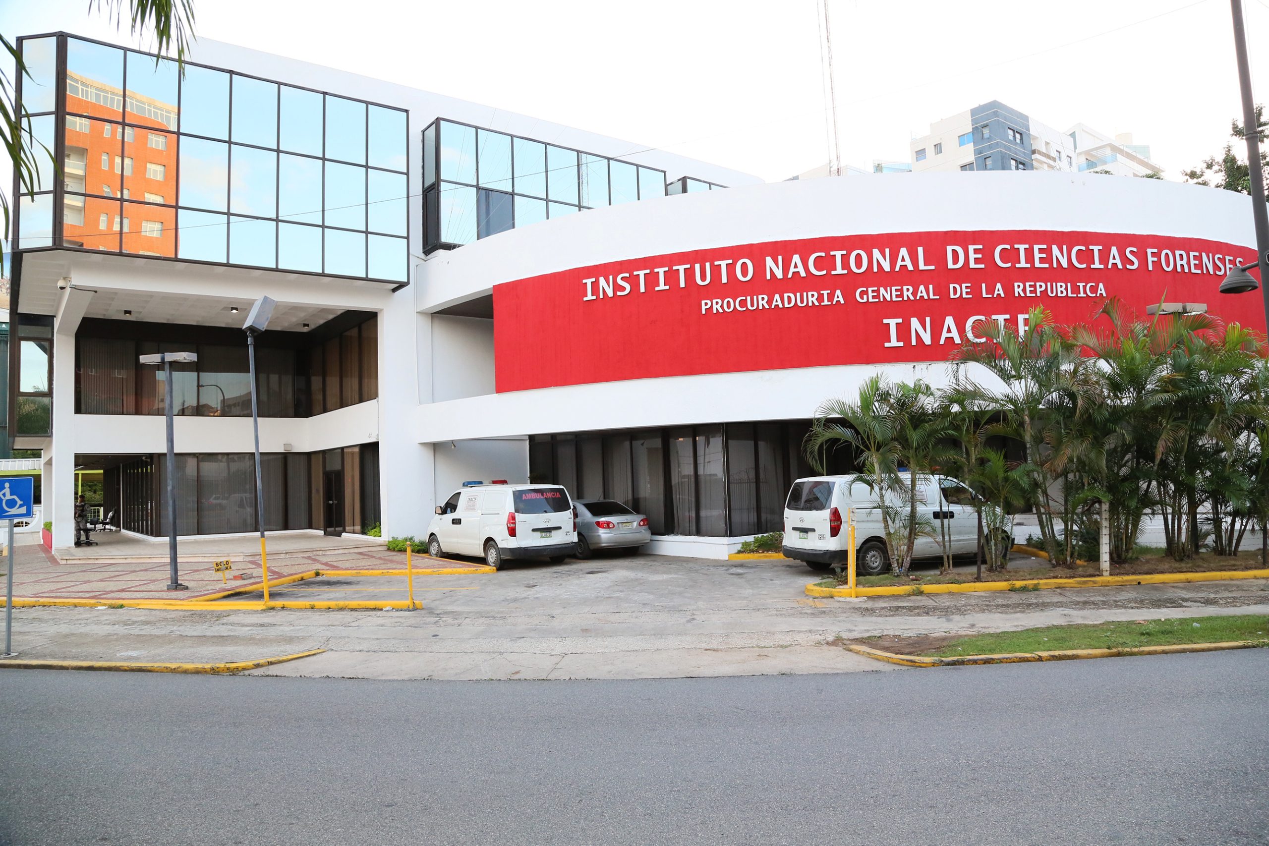 Tragedia en Gascue: Inacif levanta cuerpos de presuntos hermanos en hecho violento