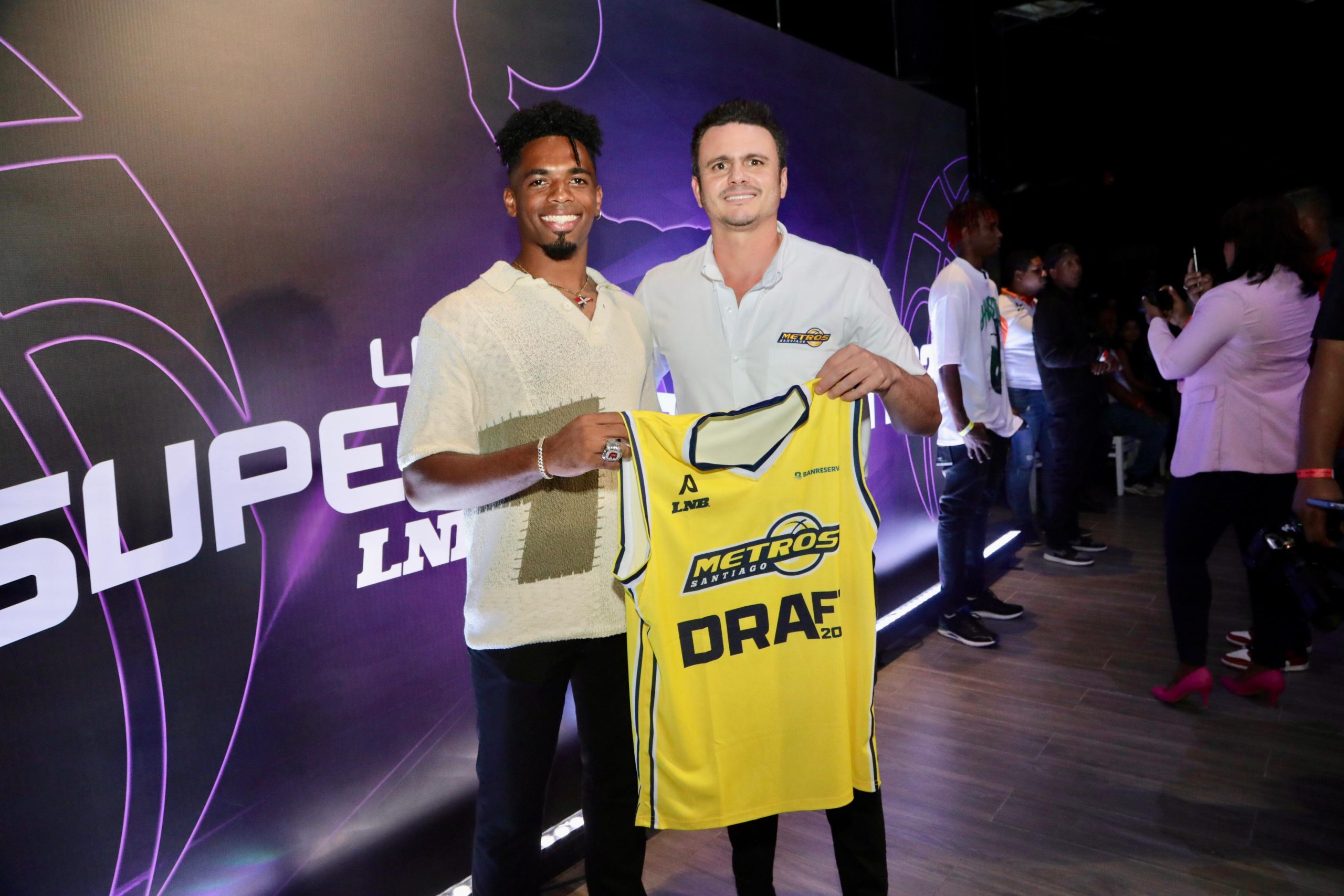 Los Metros de Santiago eligen a Omar Silverio como la primera selección del draft de novatos 2024