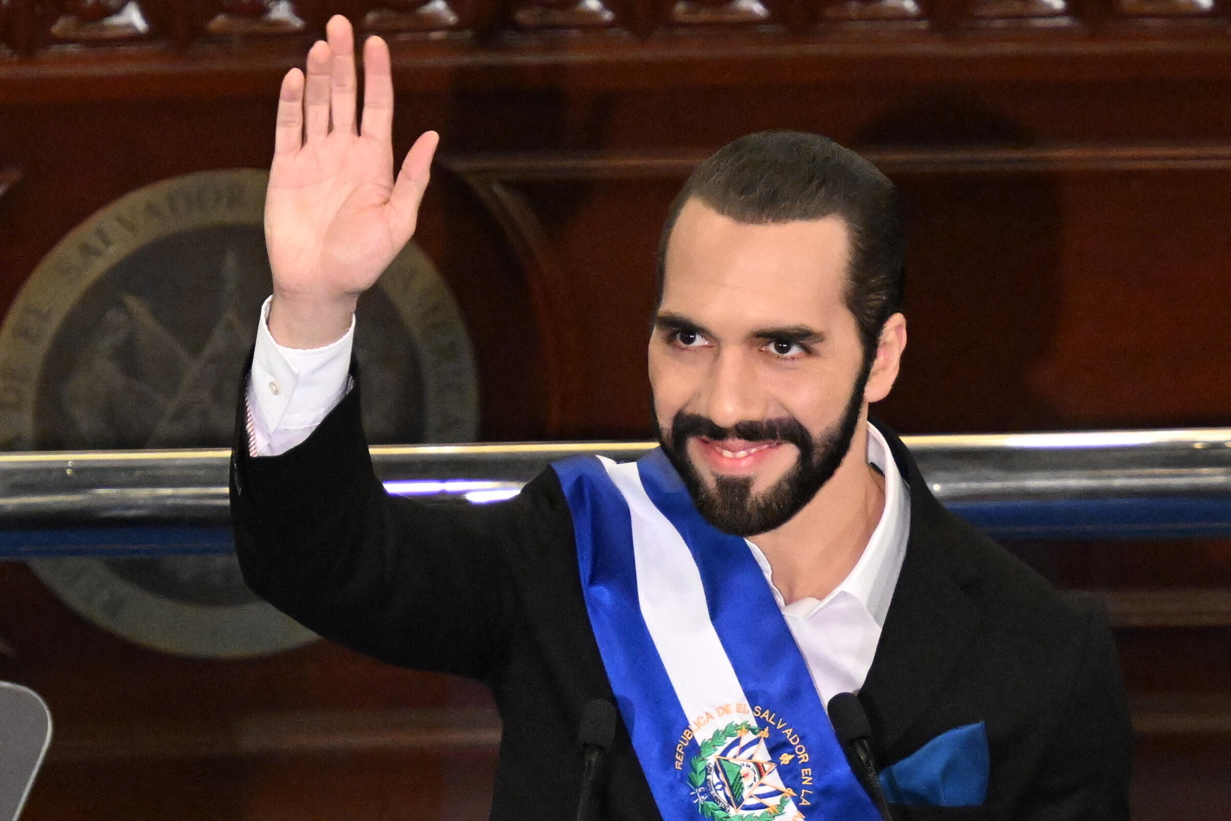 Nayib Bukele será investido para un segundo mandato, a pesar de controversias constitucionales