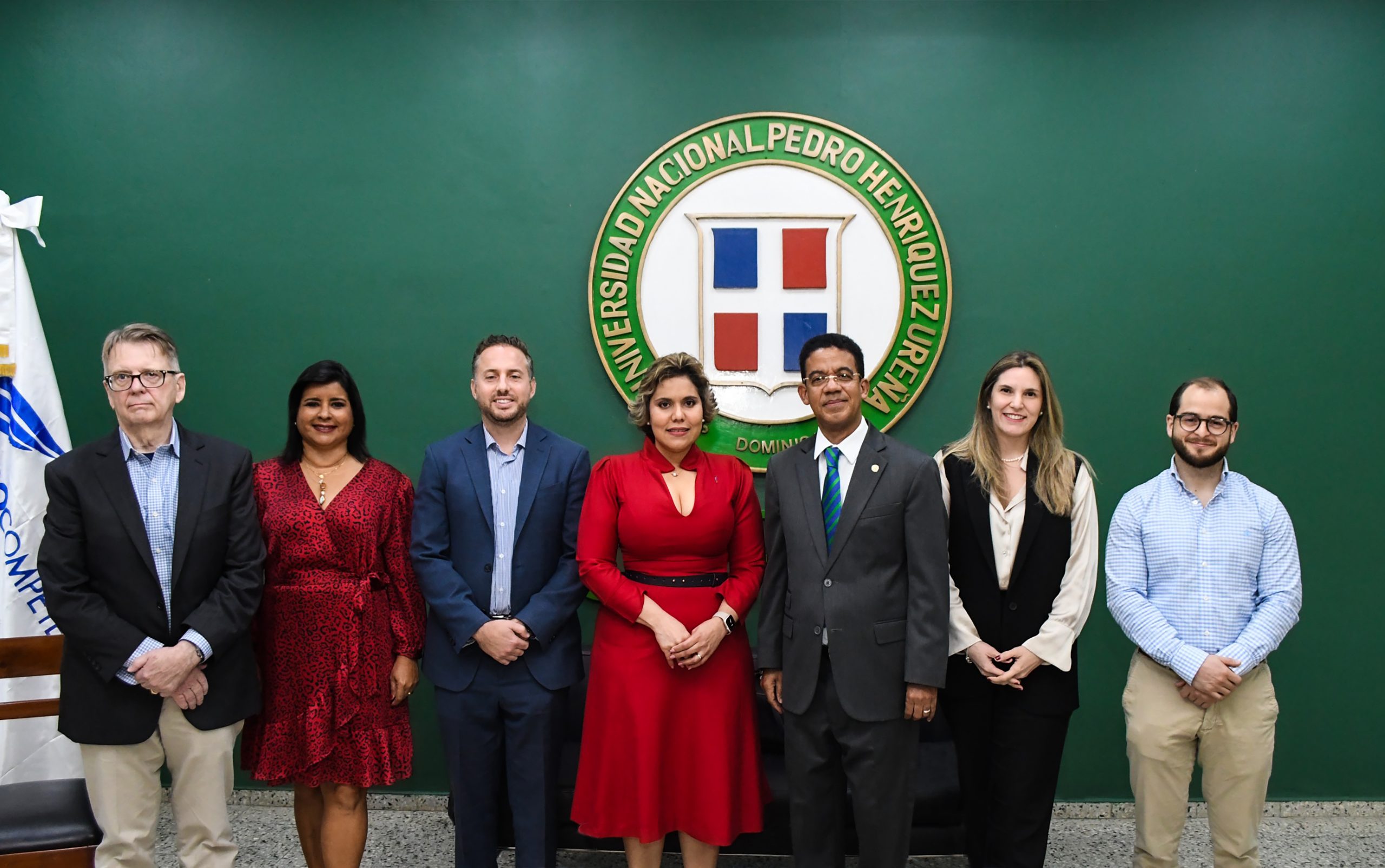 Expertos Internacionales Abordan Temas de Libre Competencia en la UNPHU