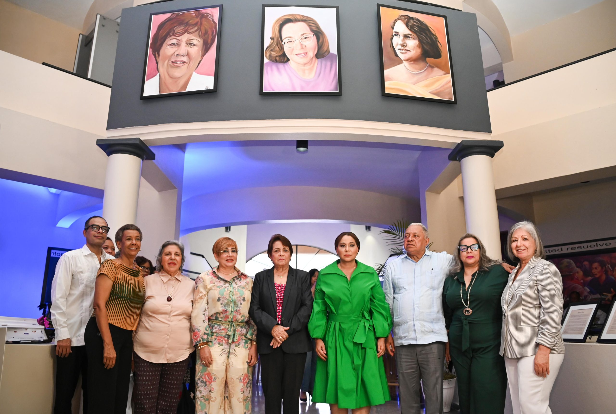 Ministerio de la Mujer Inaugura Retratos de Figuras Emblemáticas en la Galería 'María Trinidad Sánchez