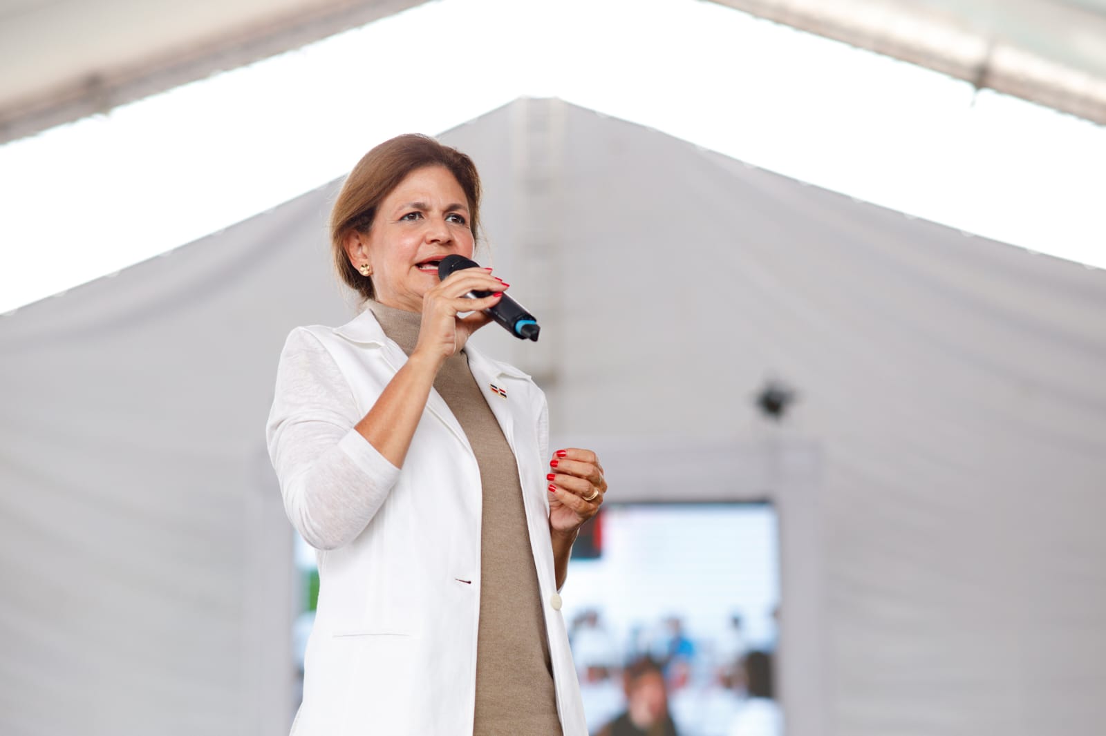 Gobierno otorga seguridad jurídica a familias de Santo Domingo Este con entrega de títulos de propiedad