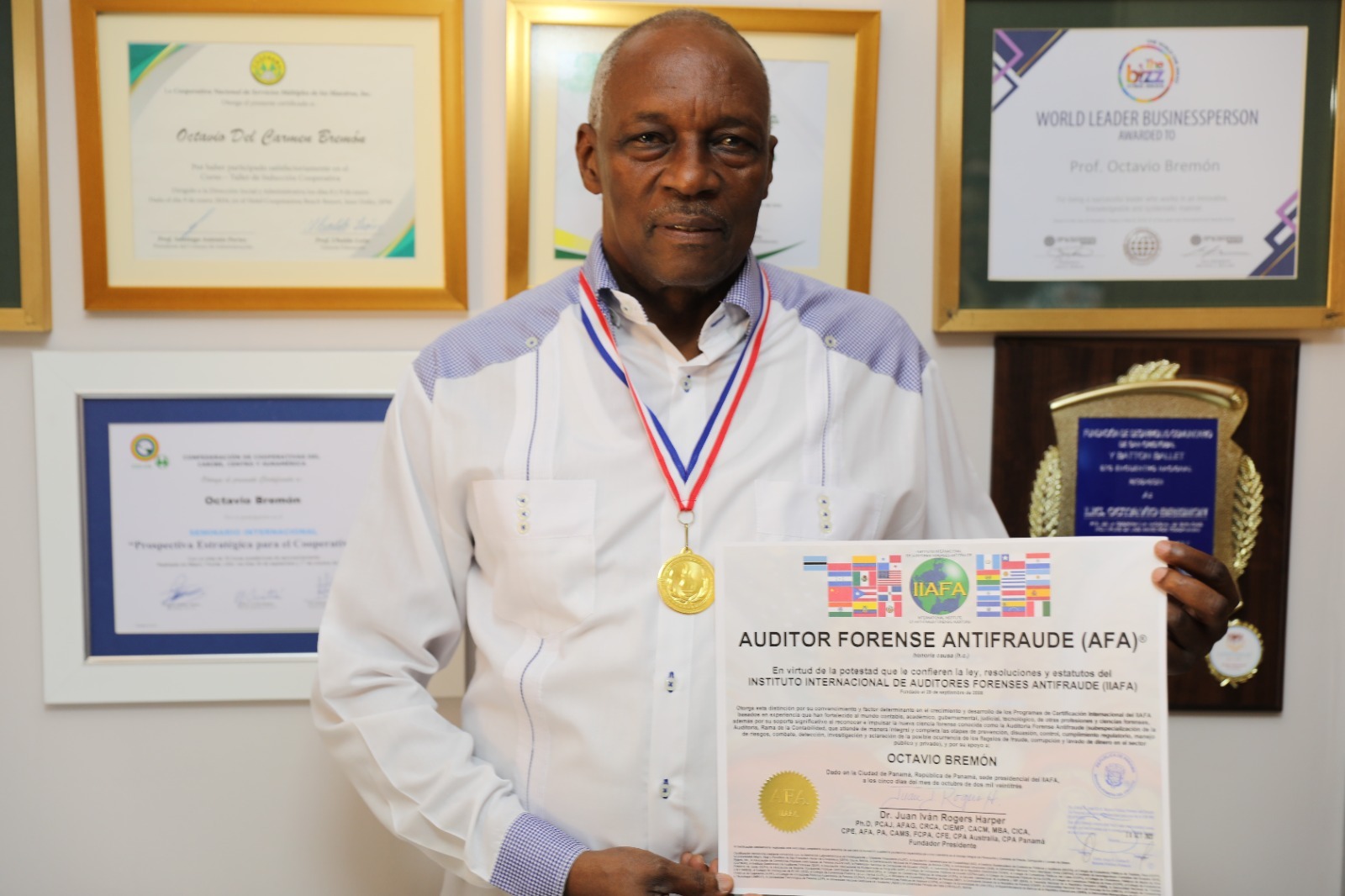 Vicepresidente de COOPNAMA Recibe Distinción como Miembro Honorario del IIAFA