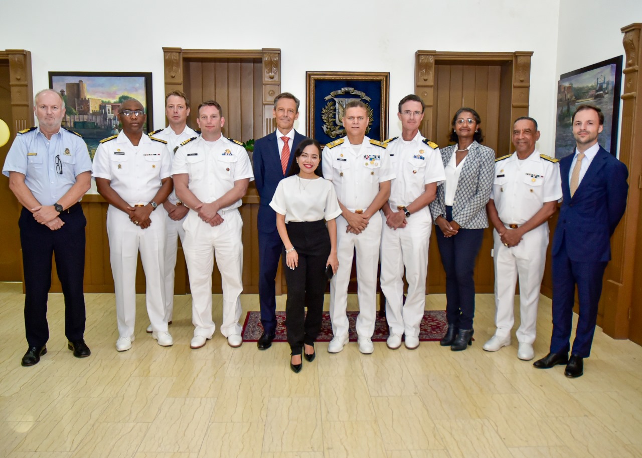 Delegación de Países Bajos fortalece lazos con la Armada Dominicana en visita oficial