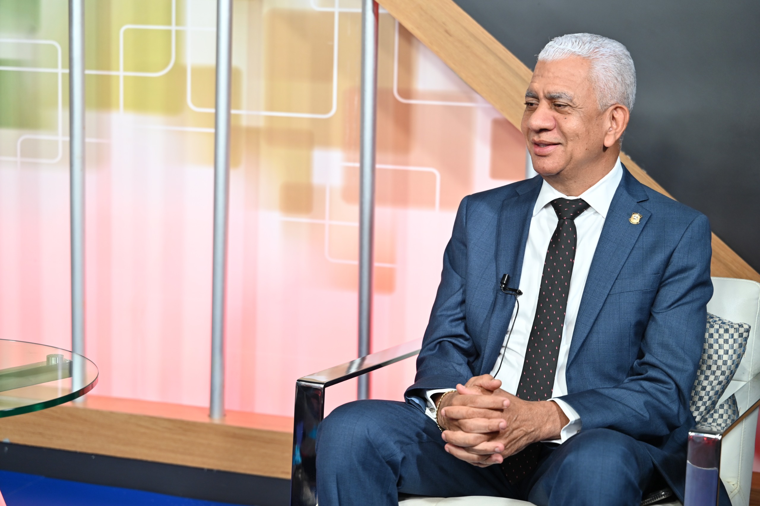 Ricardo de los Santos Propone Reformas y Critica Métodos Electorales en entrevista