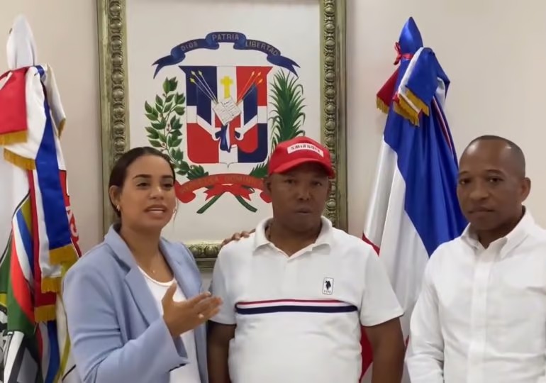 Alcaldesa de Santo Domingo Norte incorpora a exseguridad viral como policía municipal